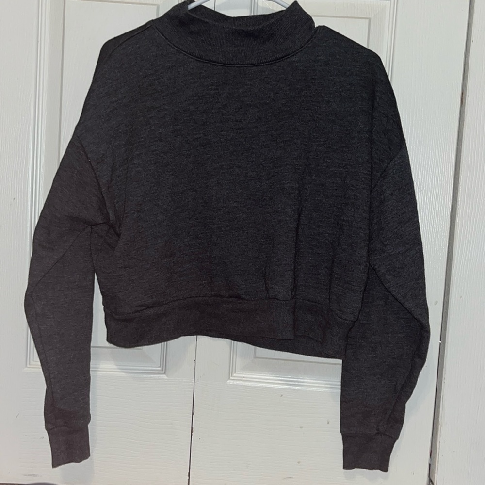Wild Fable crew neck: size large